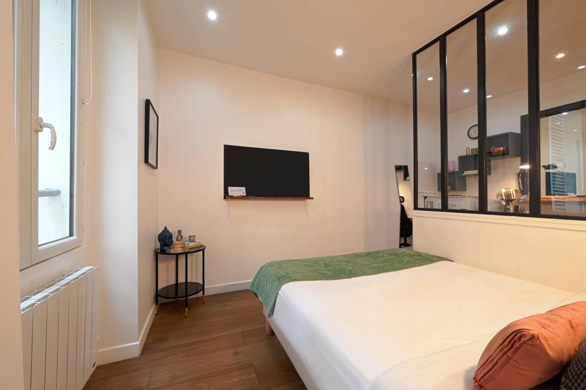 Fabulous Comfortable Studio With Updated Finishes And Design Next To Champ De Mars Appartamento