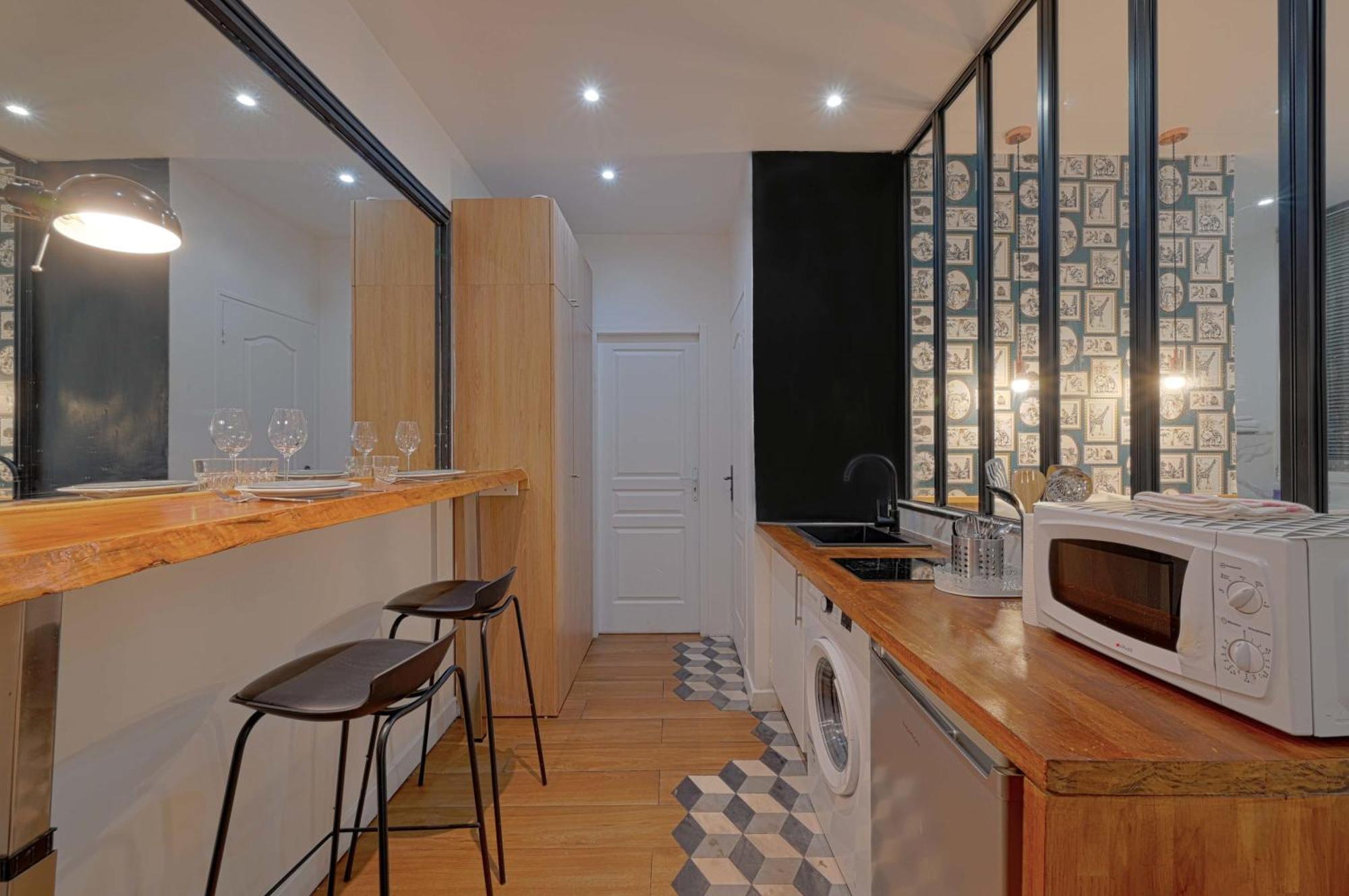 Fabulous Comfortable Studio With Updated Finishes And Design Next To Champ De Mars *