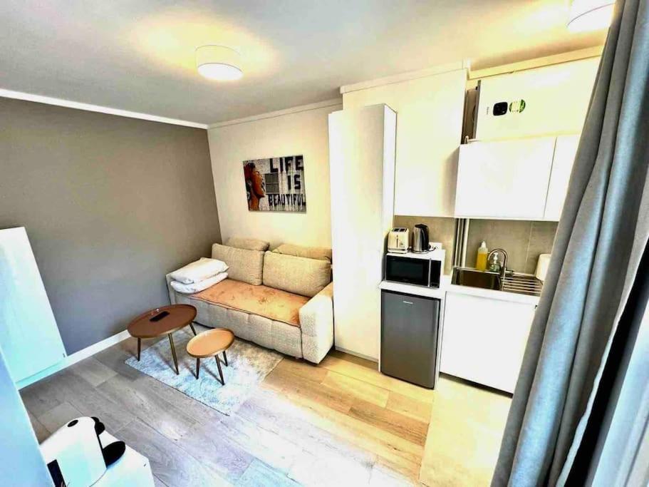 Apartment Rent A - Daguerre Paris