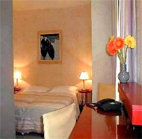 Hotel Du Continent Paris