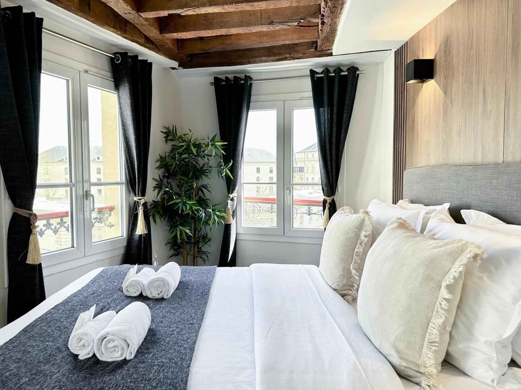Chic Flat In Pantheon & Luxembourg Garden Apartment