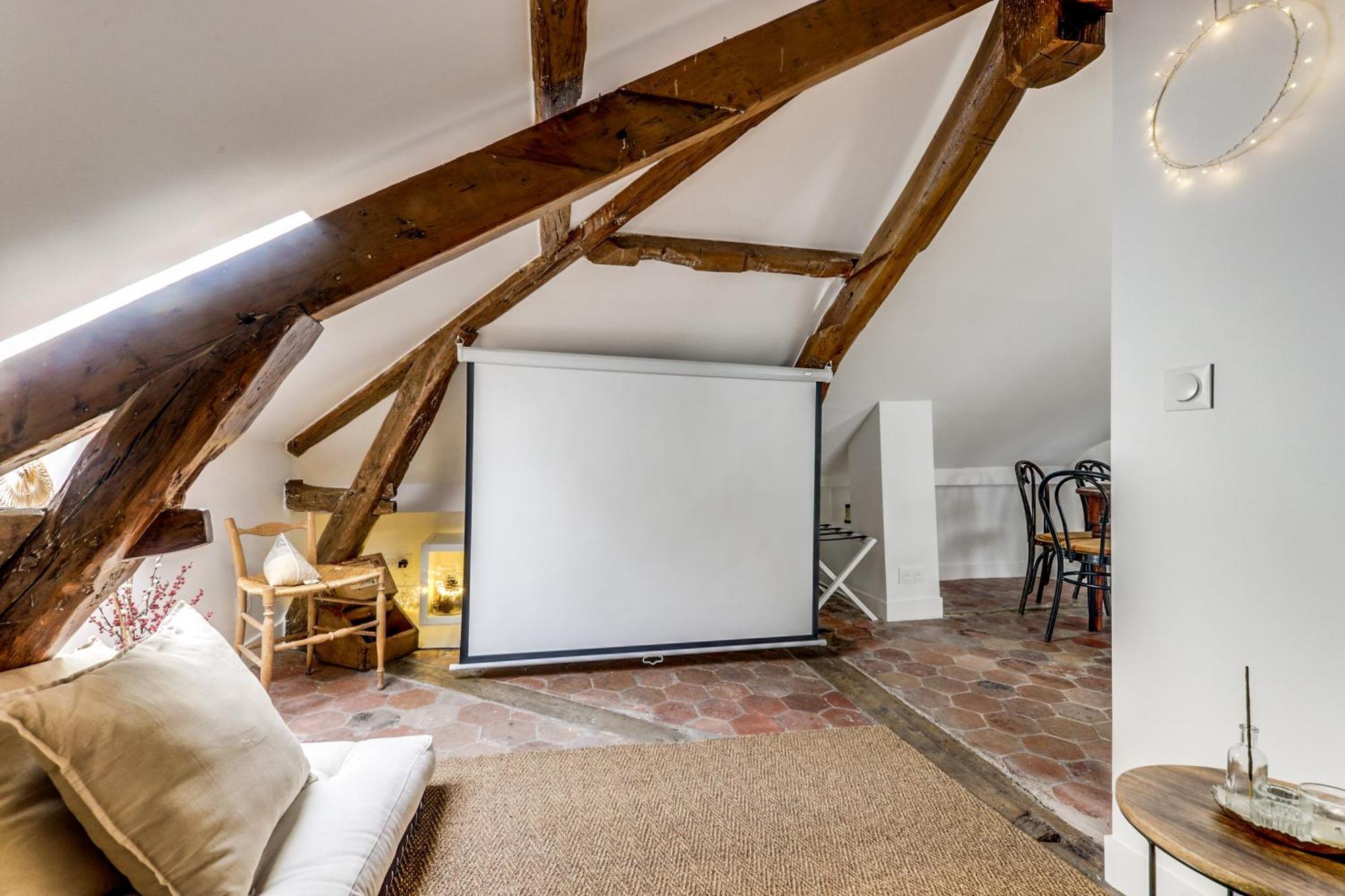 De Charme Sous Les Toits Apartment *