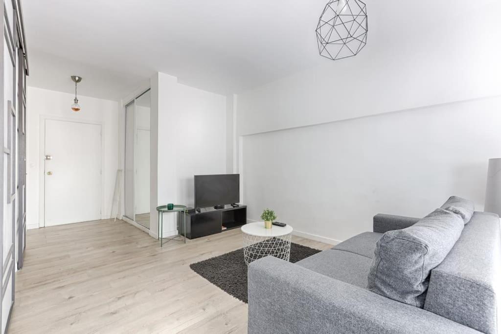Champs Elysees Haussmann Charming 1br Appartamento *