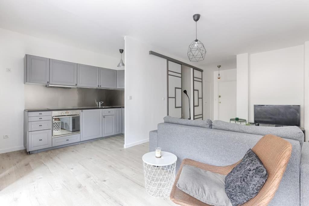Appartamento Champs Elysees Haussmann Charming 1br Parigi