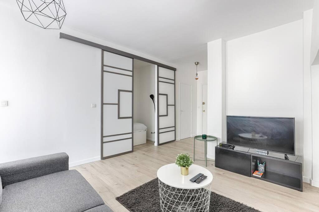Champs Elysees Haussmann Charming 1br *