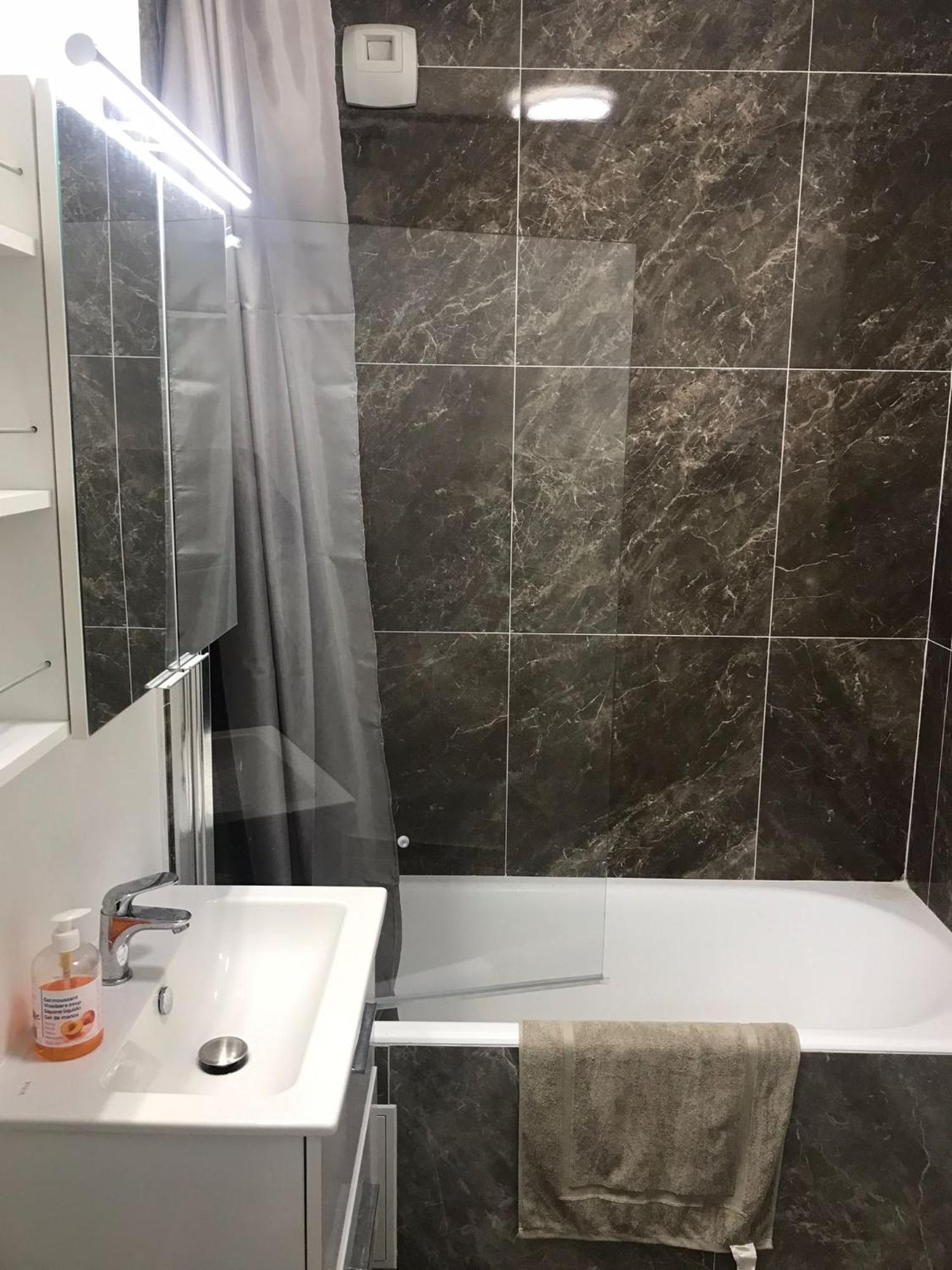 Appartamento Studio 31m2 Plein Est Avec Balcon Laumiere Parigi