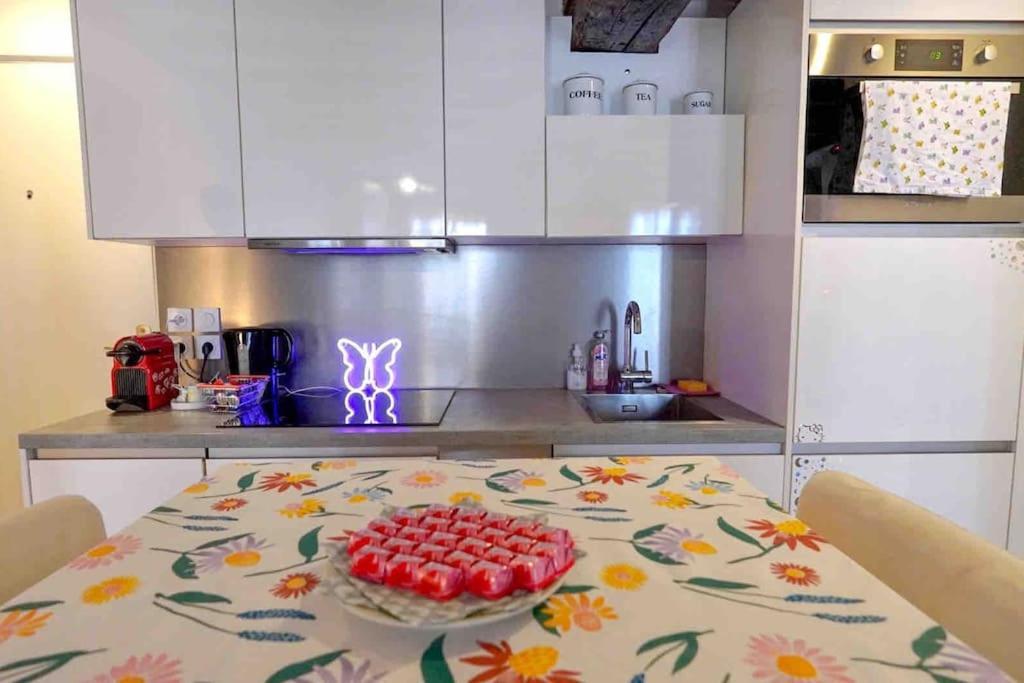 Apartment Modern Designed Apartment@ Beaubourg