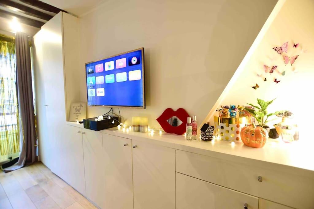 Modern Designed Apartment@ Beaubourg Apartment Paris