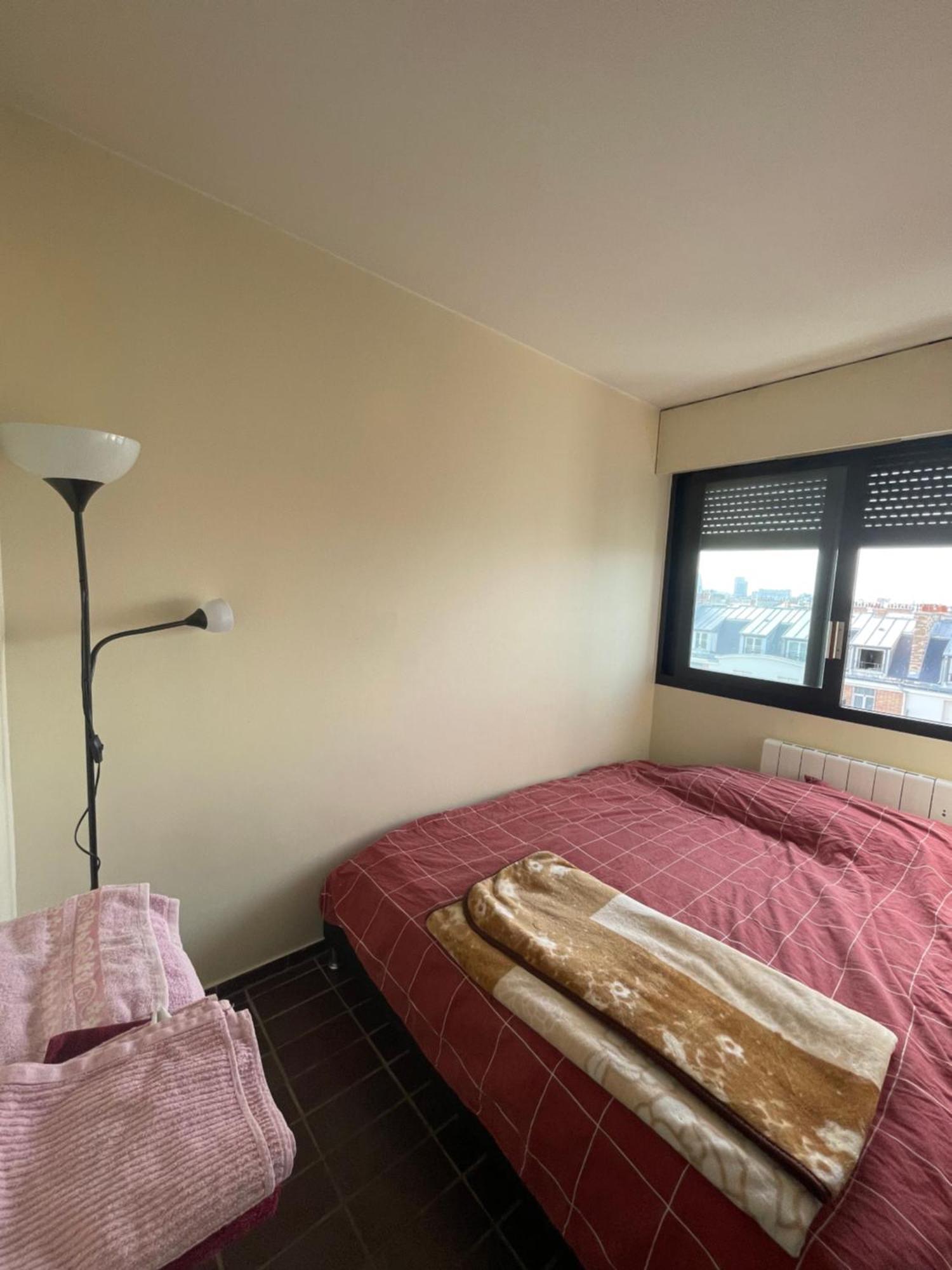 Etage D'un Duplex Au 17eme Arr De , Vue Sur Le Defense, A 10min Des Champs Elysee *