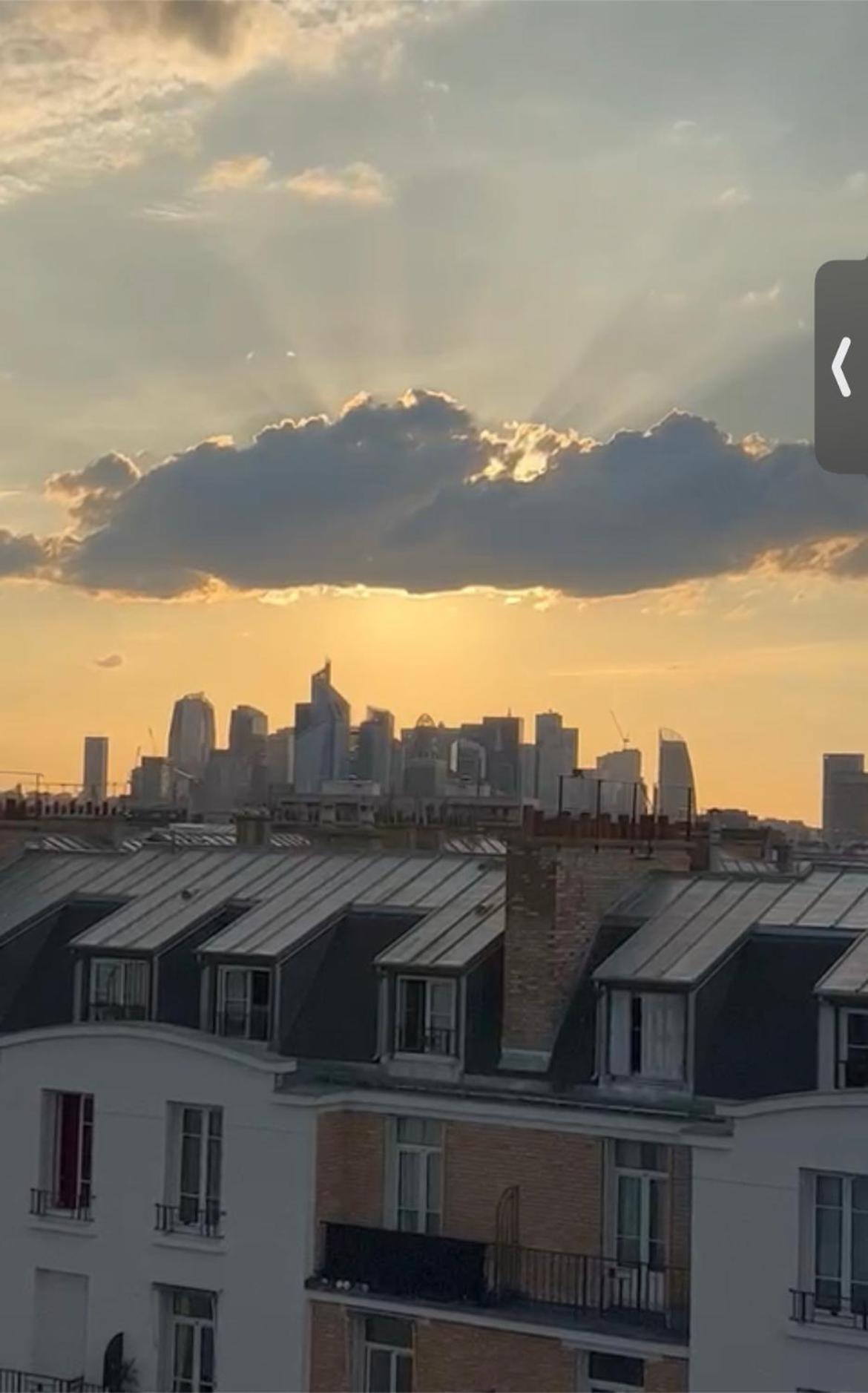 Etage D'un Duplex Au 17eme Arr De , Vue Sur Le Defense, A 10min Des Champs Elysee Alloggio in famiglia *