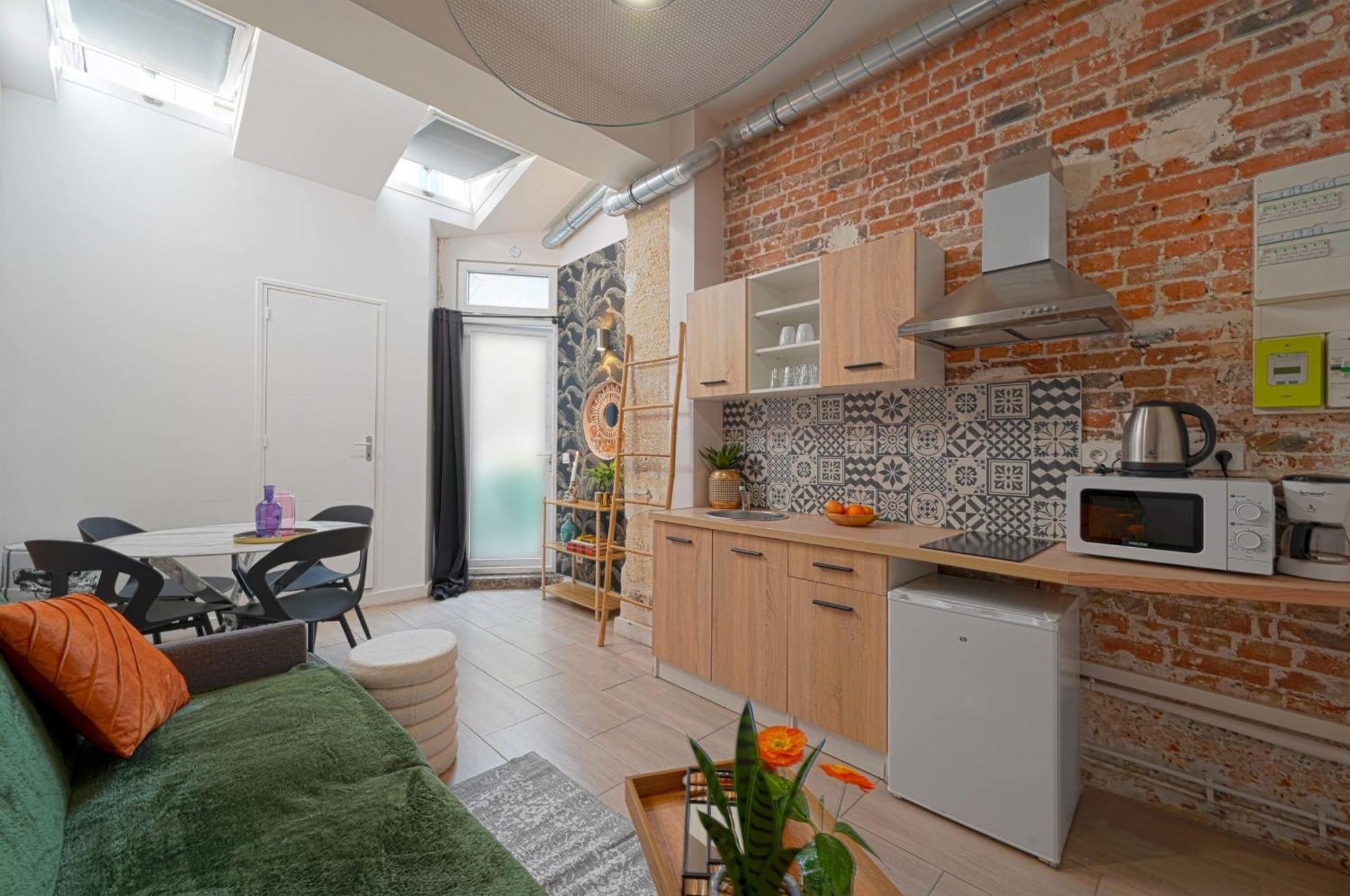 2 Bed Modern Fully Furnish Flat,close To Buttes Chaumon Park * Parigi