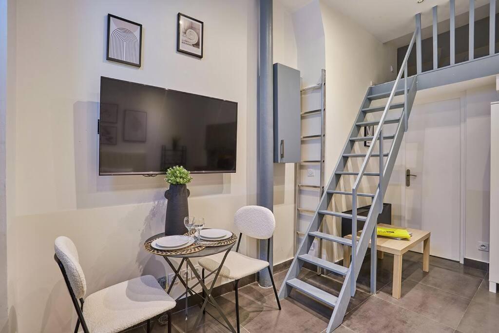 Center Of Montmartre By Prestige *