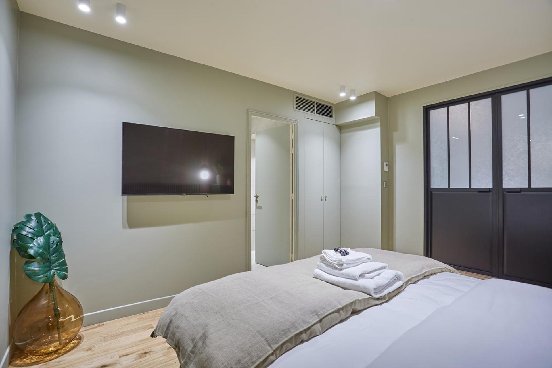 Center Of By Prestige Apartment *