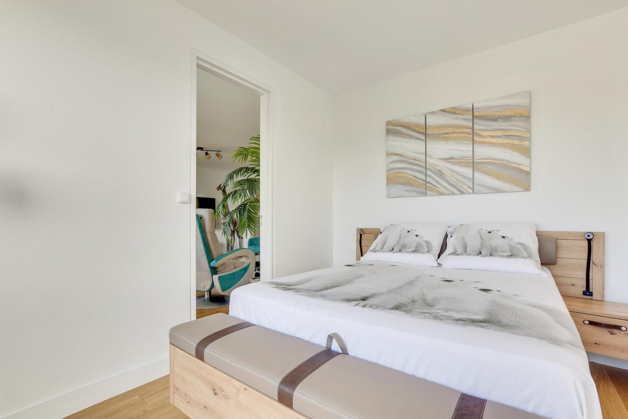 Appartamento Luxury 75m2 With Eiffel Tower View, Metro 1 Min, Parking Parigi