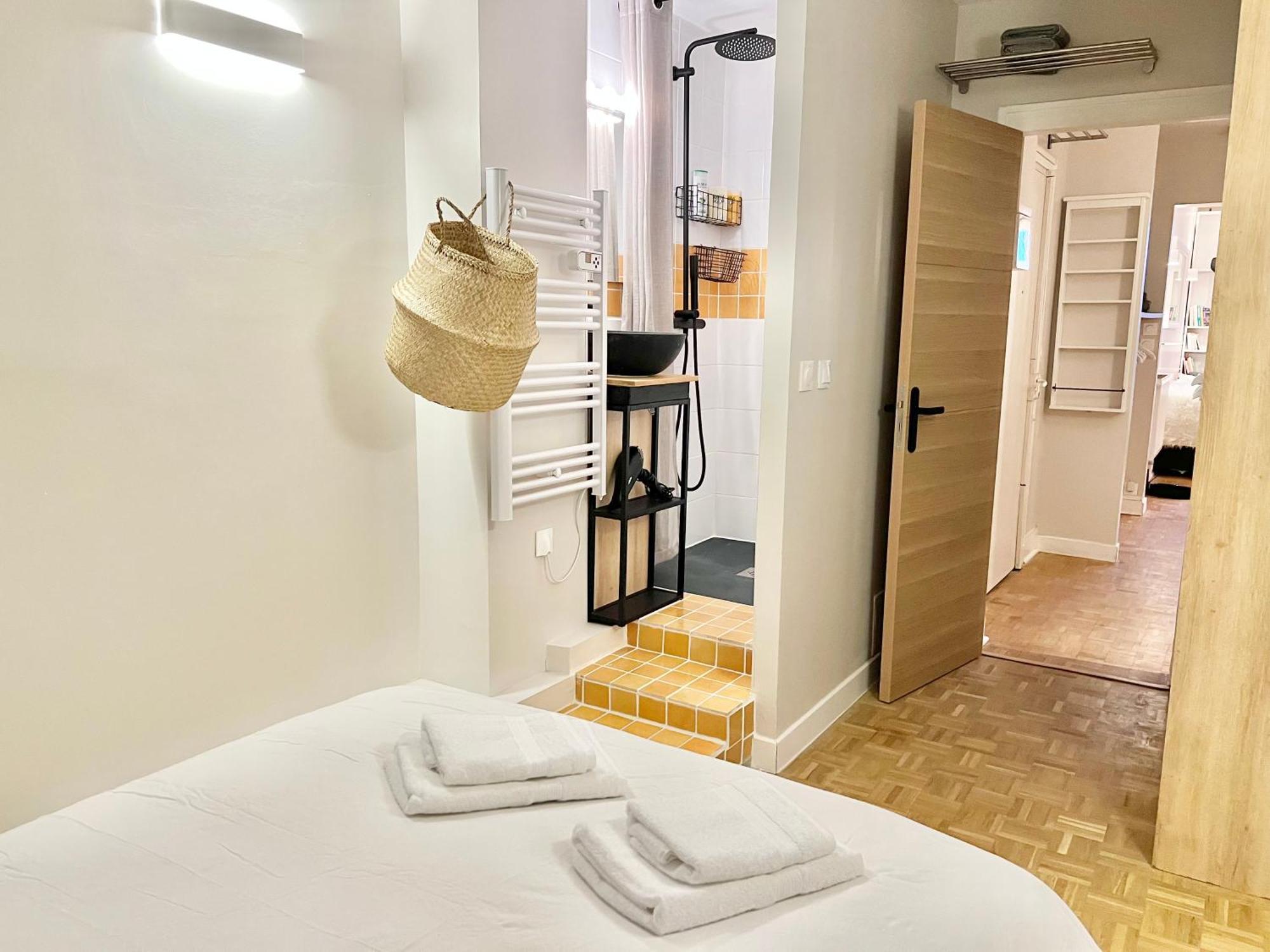 Apartment Parisnicostay - Cosy 4 Bedrooms Flat Seine River