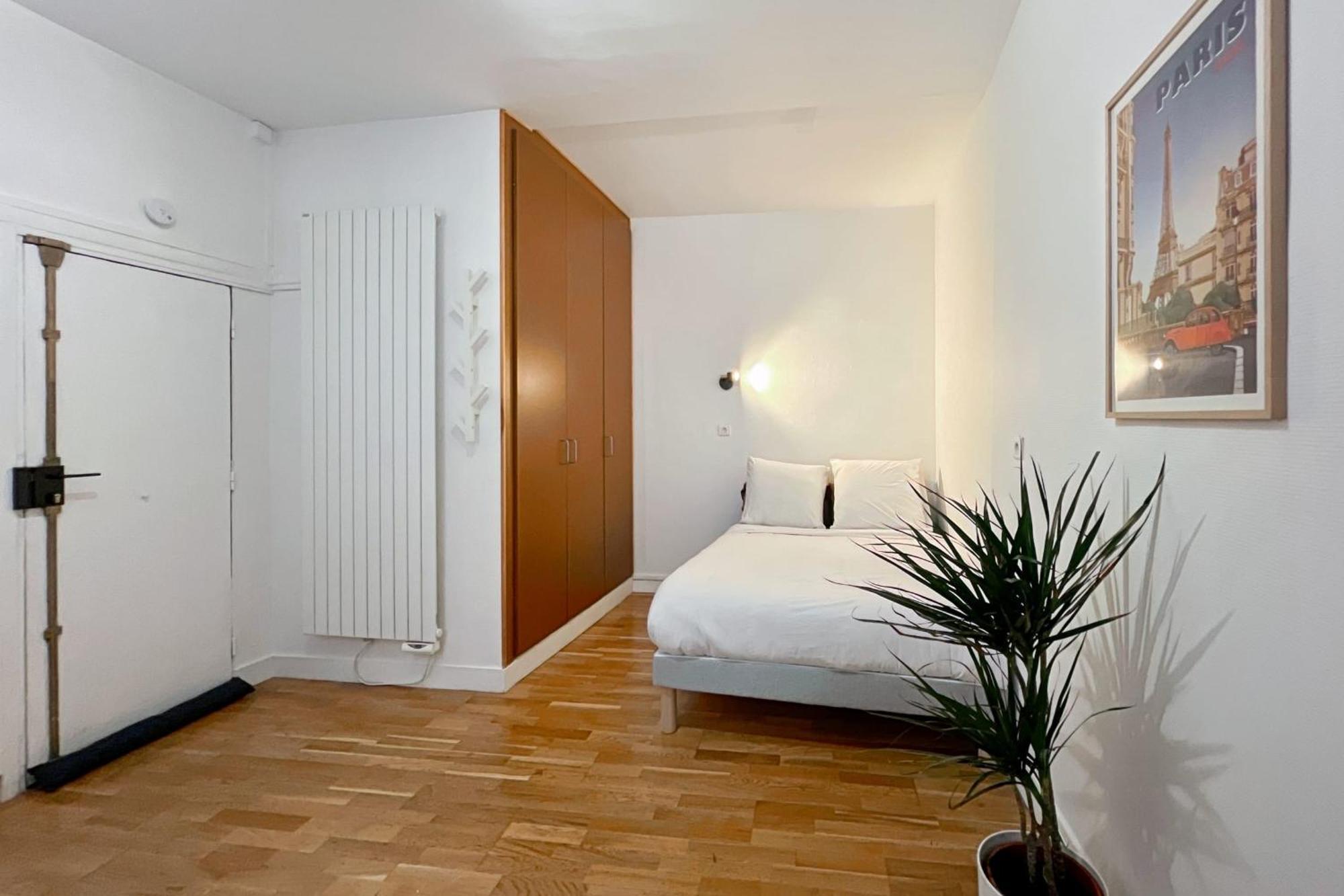 Pretty Cocoon Near The Bastille Parigi