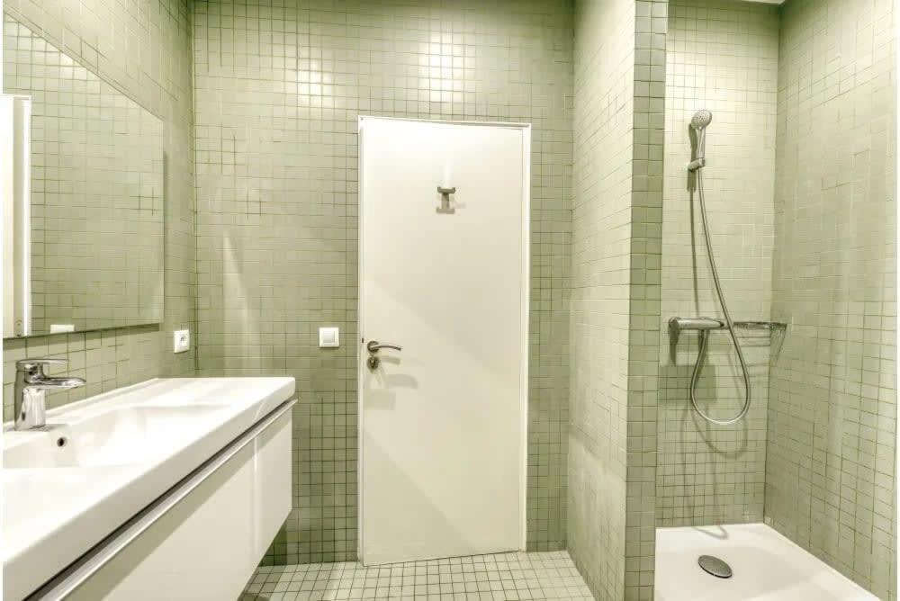 Montmartre Stylish And Bright 3bd With Terrace Parigi