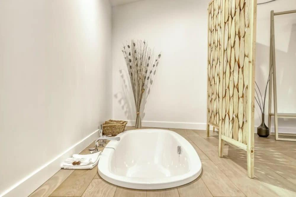 Appartamento Montmartre Stylish And Bright 3bd With Terrace Parigi