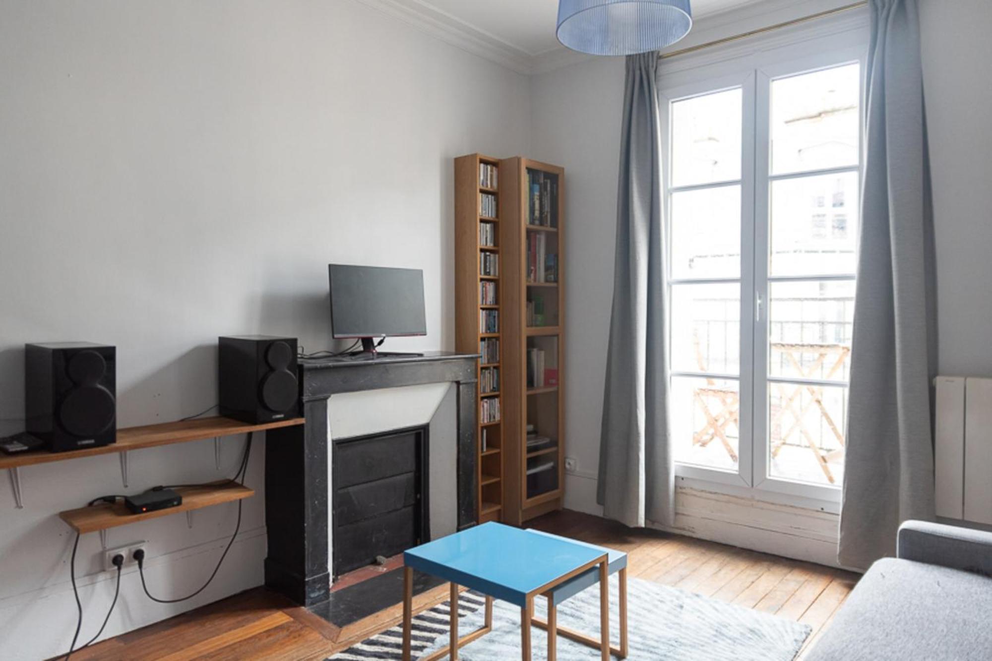 Love Cocoon With Balcony Apartment
