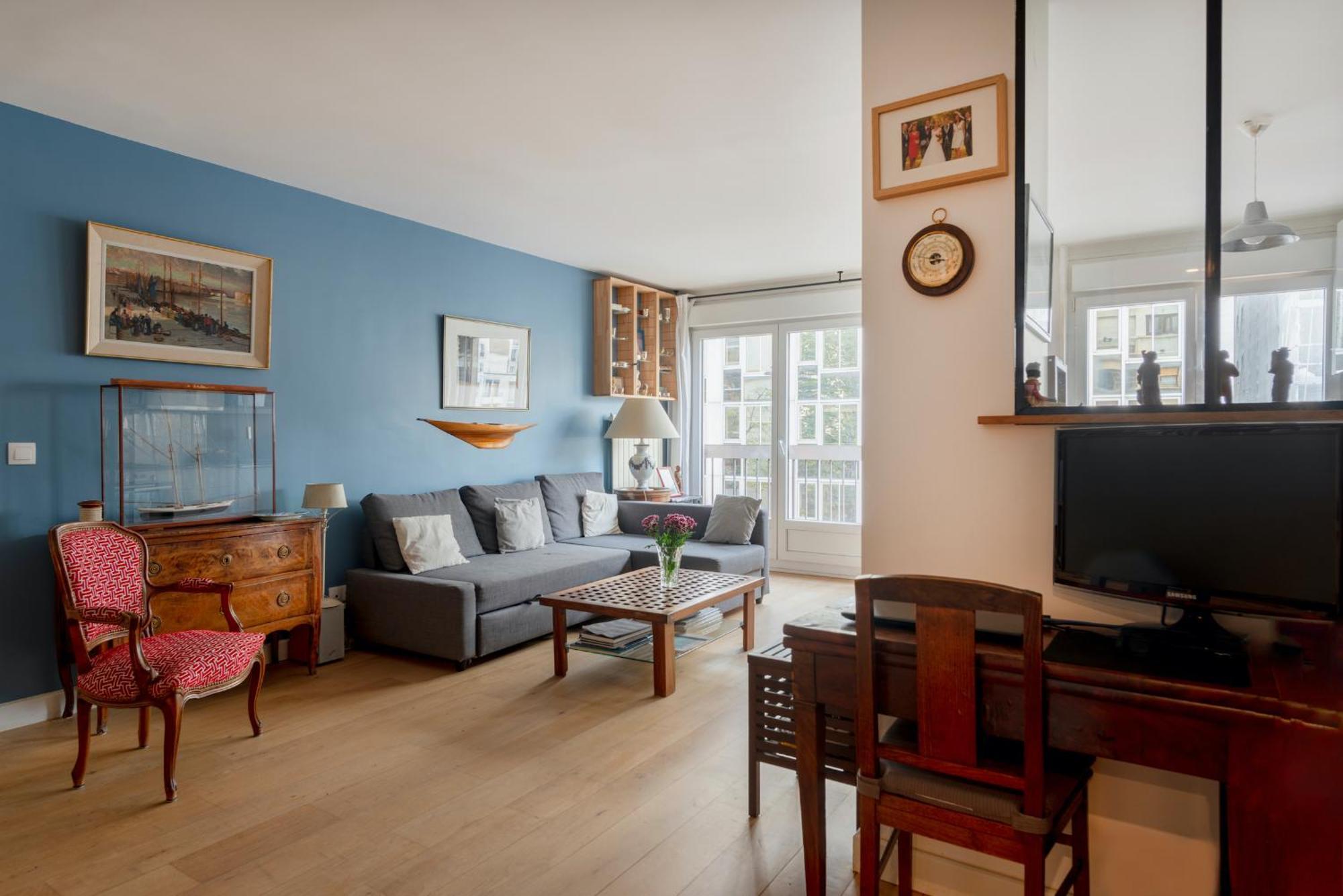 Eiffel Tower Elegant Apartment Paris