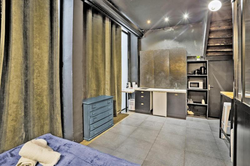 332 Grey - Superb In Paris