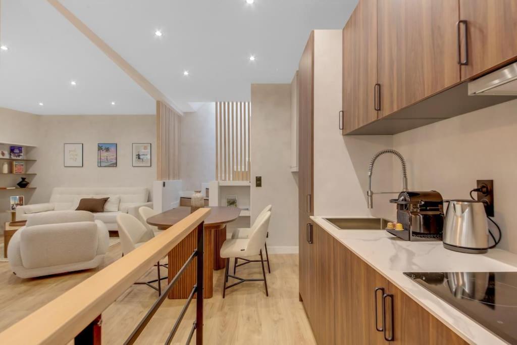 Luxueuse Maisonnette Au Coeur De Batignolles 17eme * Parigi