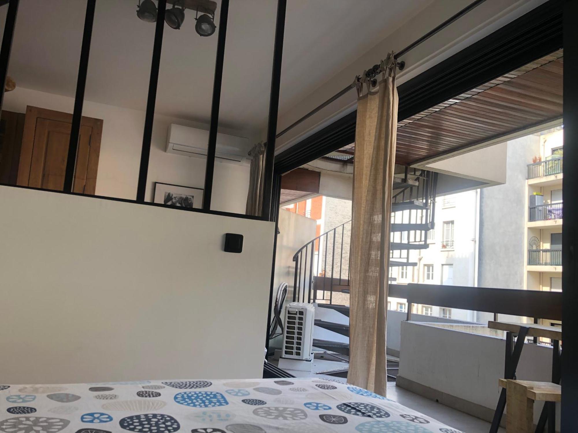 Apartment Studio 118 Rue Saint Charles 15 *
