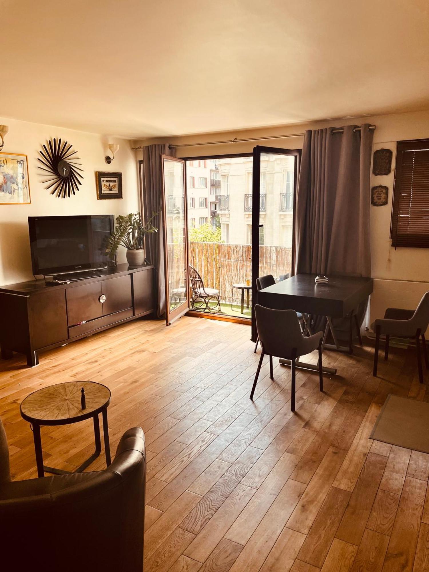 Appartamento Jolie 2 Pieces Avec Balcon 15 Eme Parigi