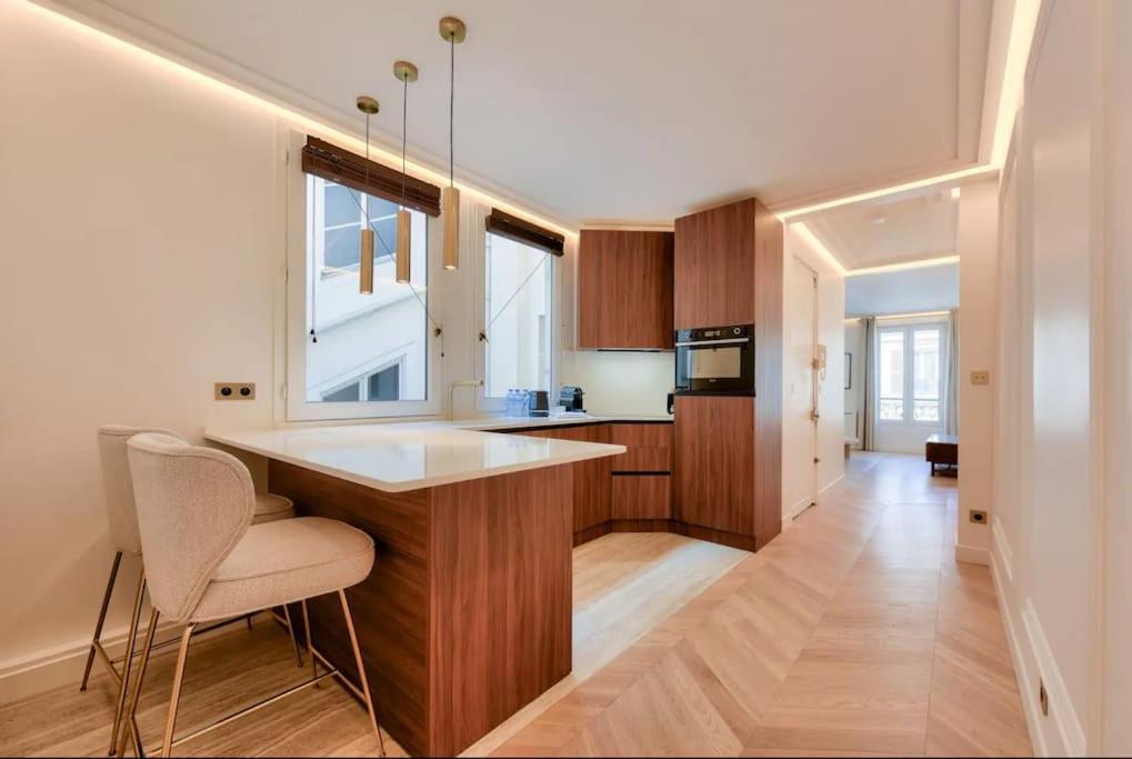 Appartamento De Luxe Pres Des Champs Elysees Parigi