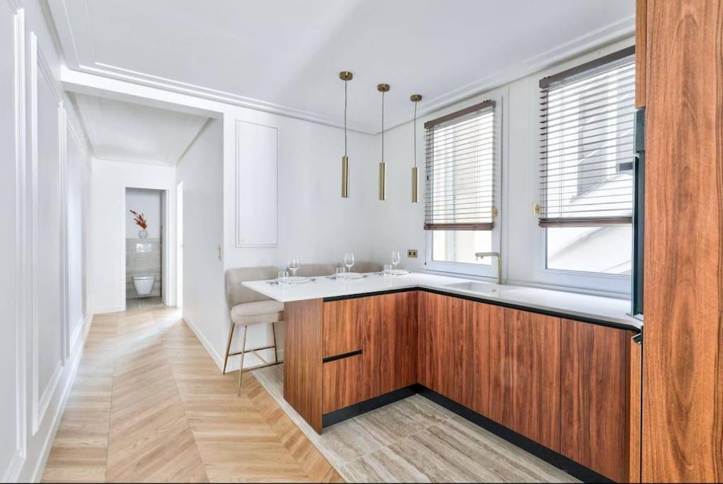 De Luxe Pres Des Champs Elysees Appartamento Parigi