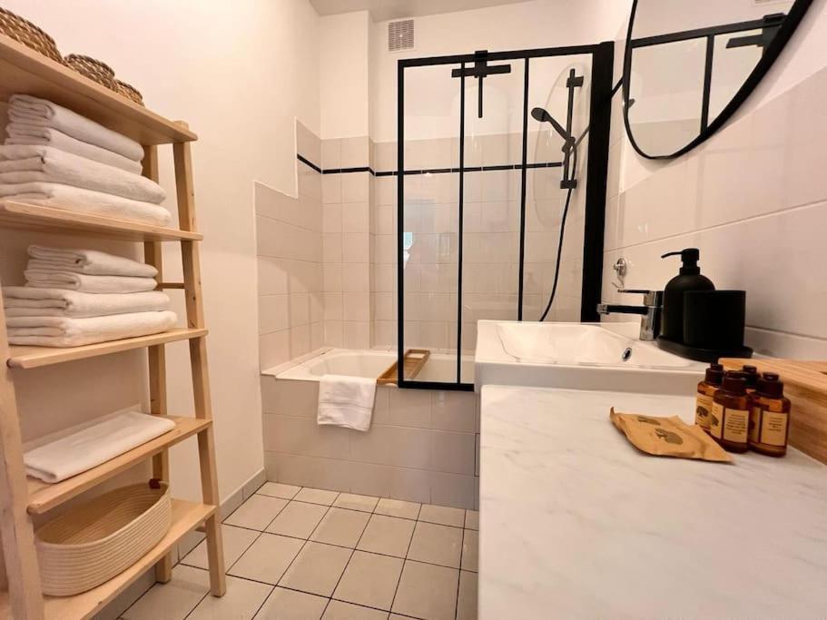 Apartment 1 Bedroom # 14 # Alesia