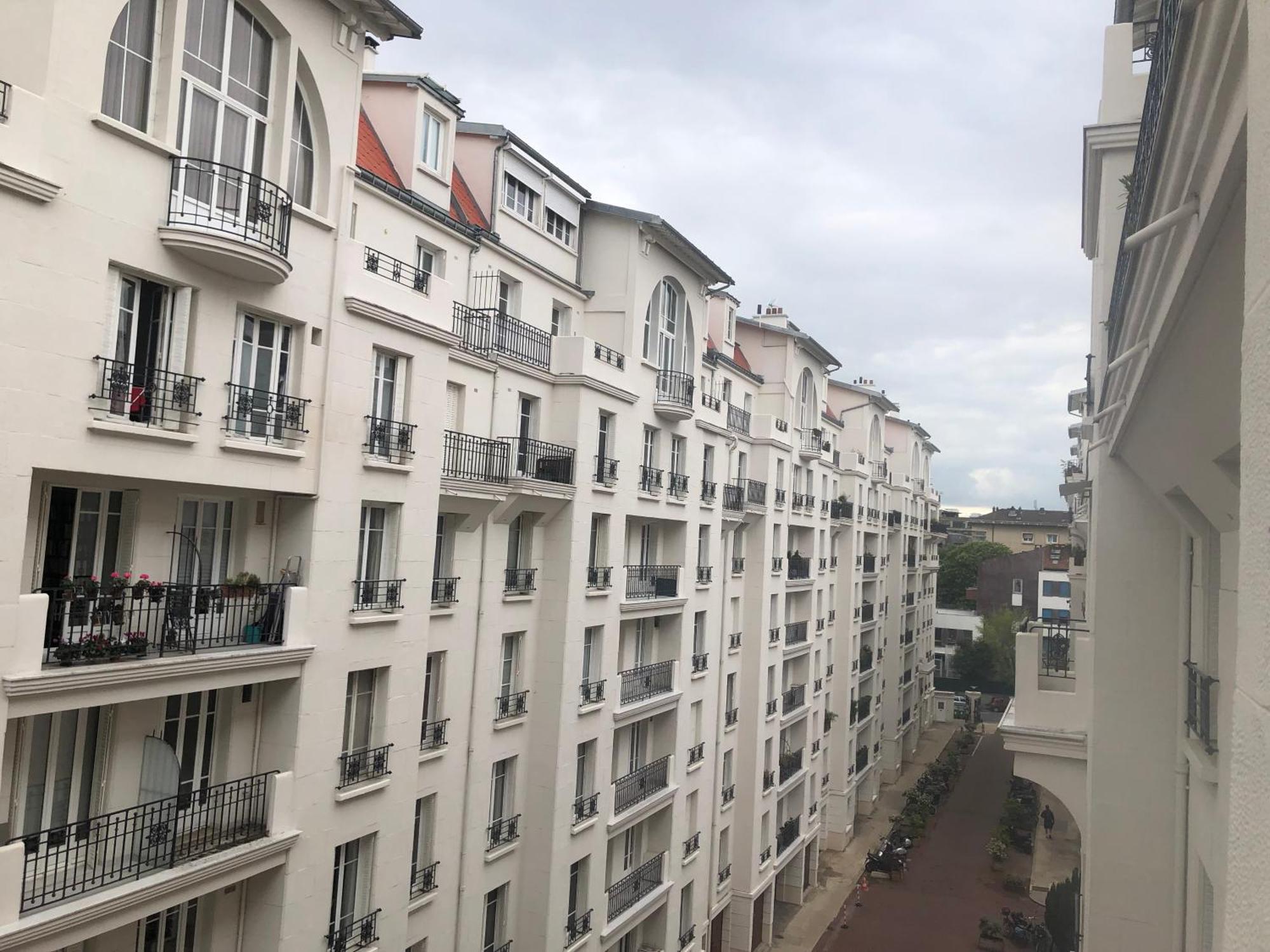 Avec Balcon Dans Calme Avec Gardien - * Parigi