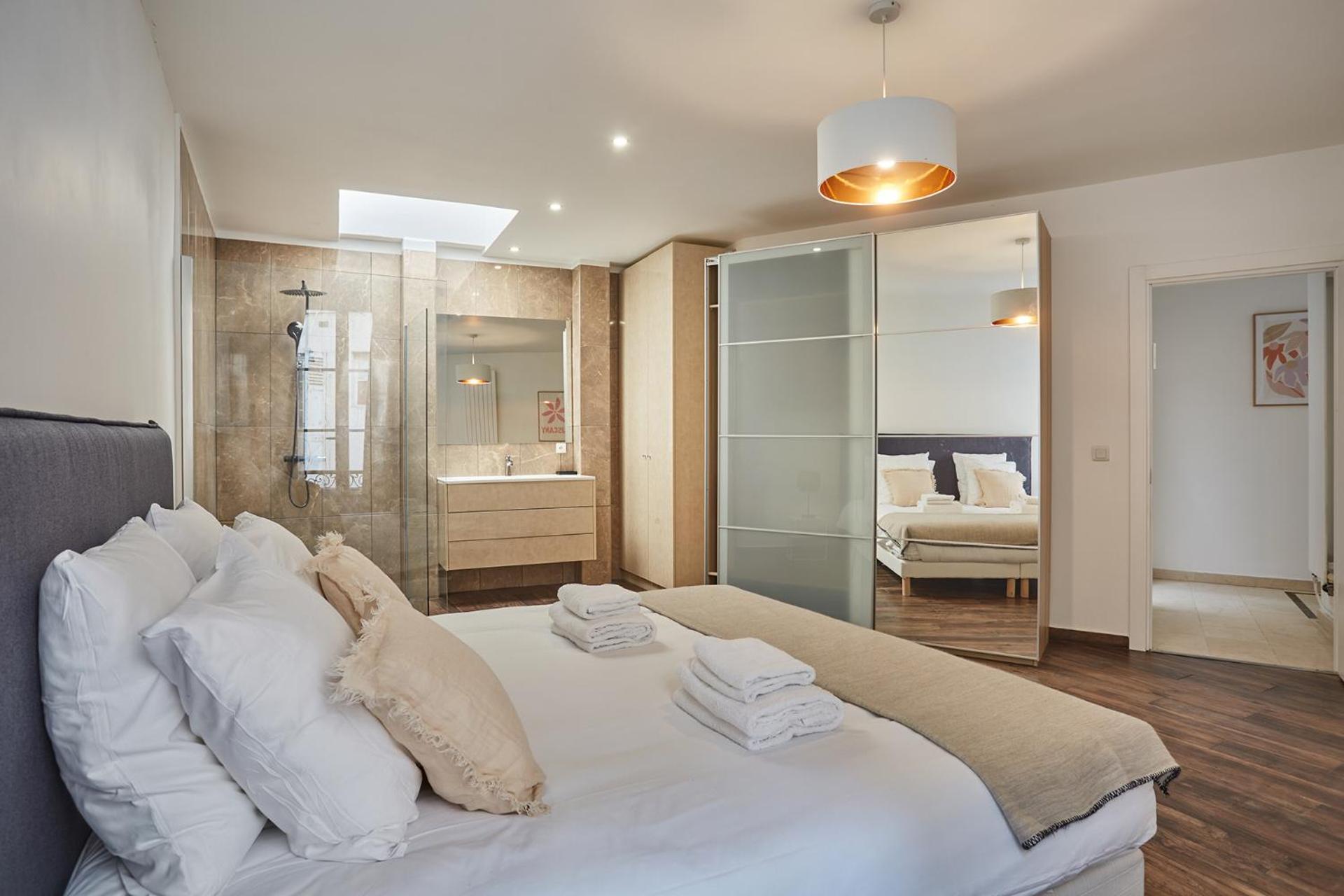 Center Of Montmartre By Prestige * Parigi