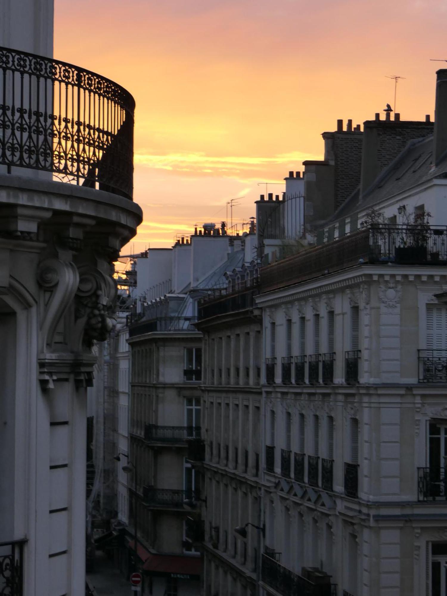 Bergere Opera Trevise - 2 Connecting With Private Bathroom And 1 Study - 35 M2 Paris