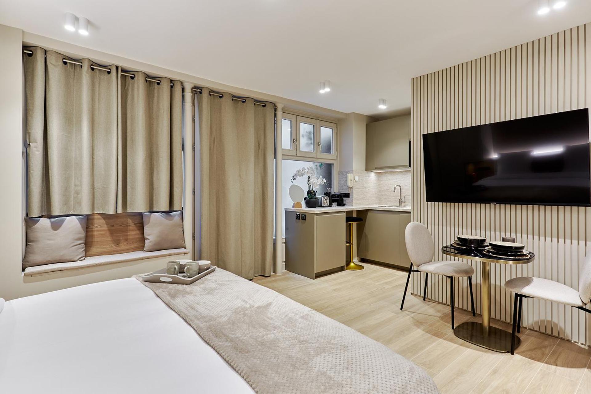 Center Of By Prestige * Paris