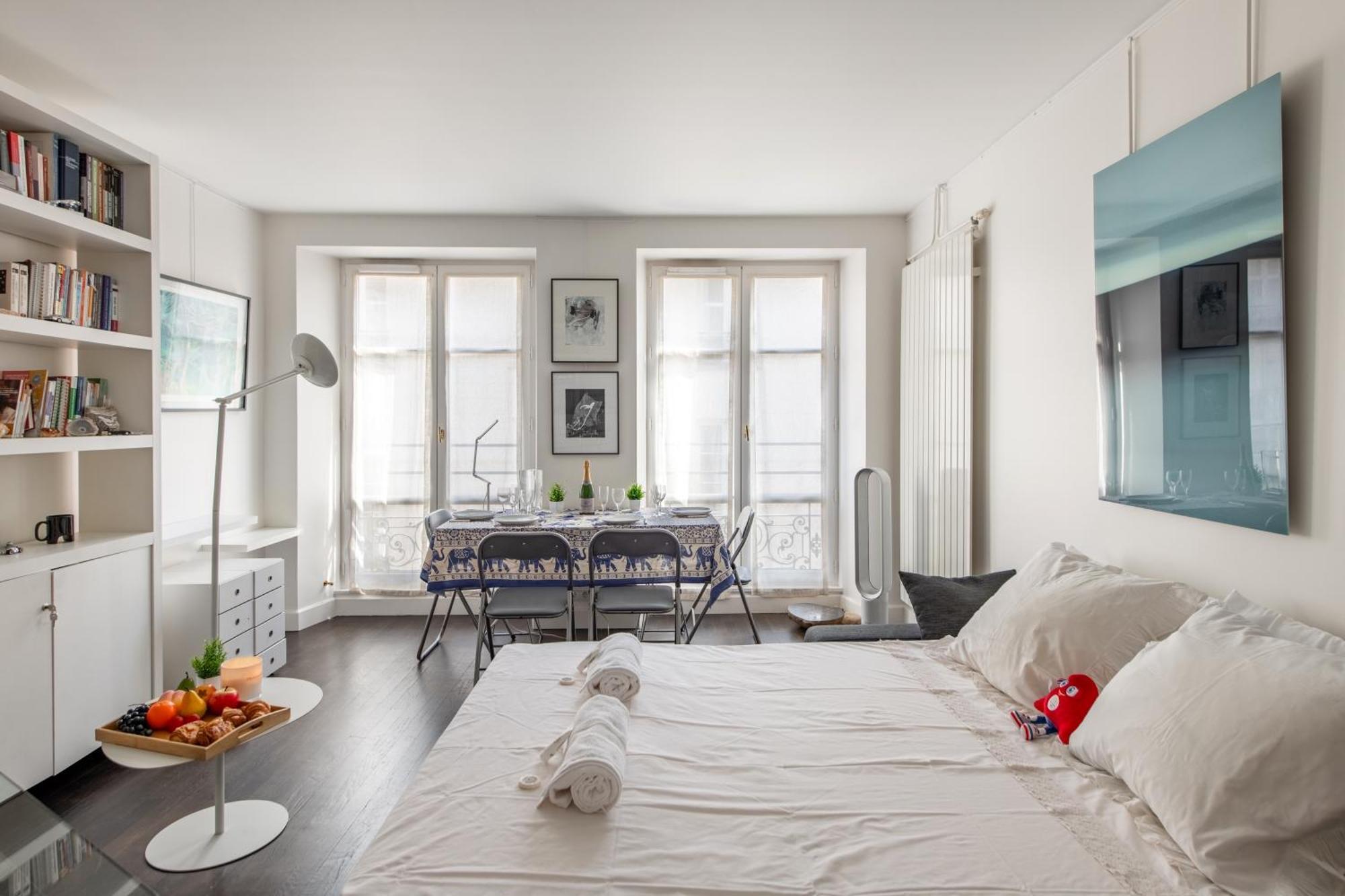Charming 4 Guests At Galeries Lafayette And Printemps 9th Ard With Air Conditioning