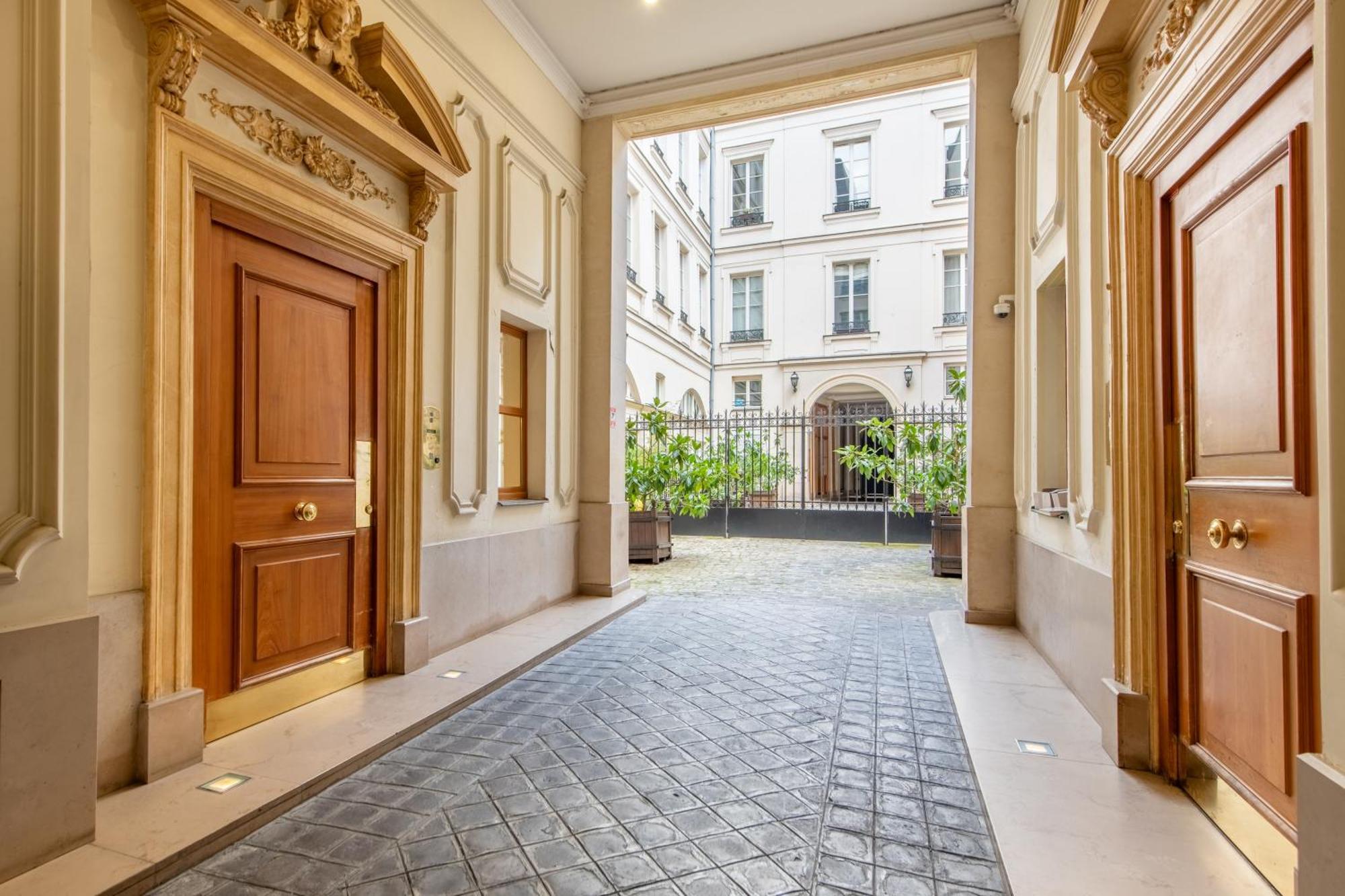 Charming 4 Guests At Galeries Lafayette And Printemps 9th Ard With Air Conditioning * Parigi