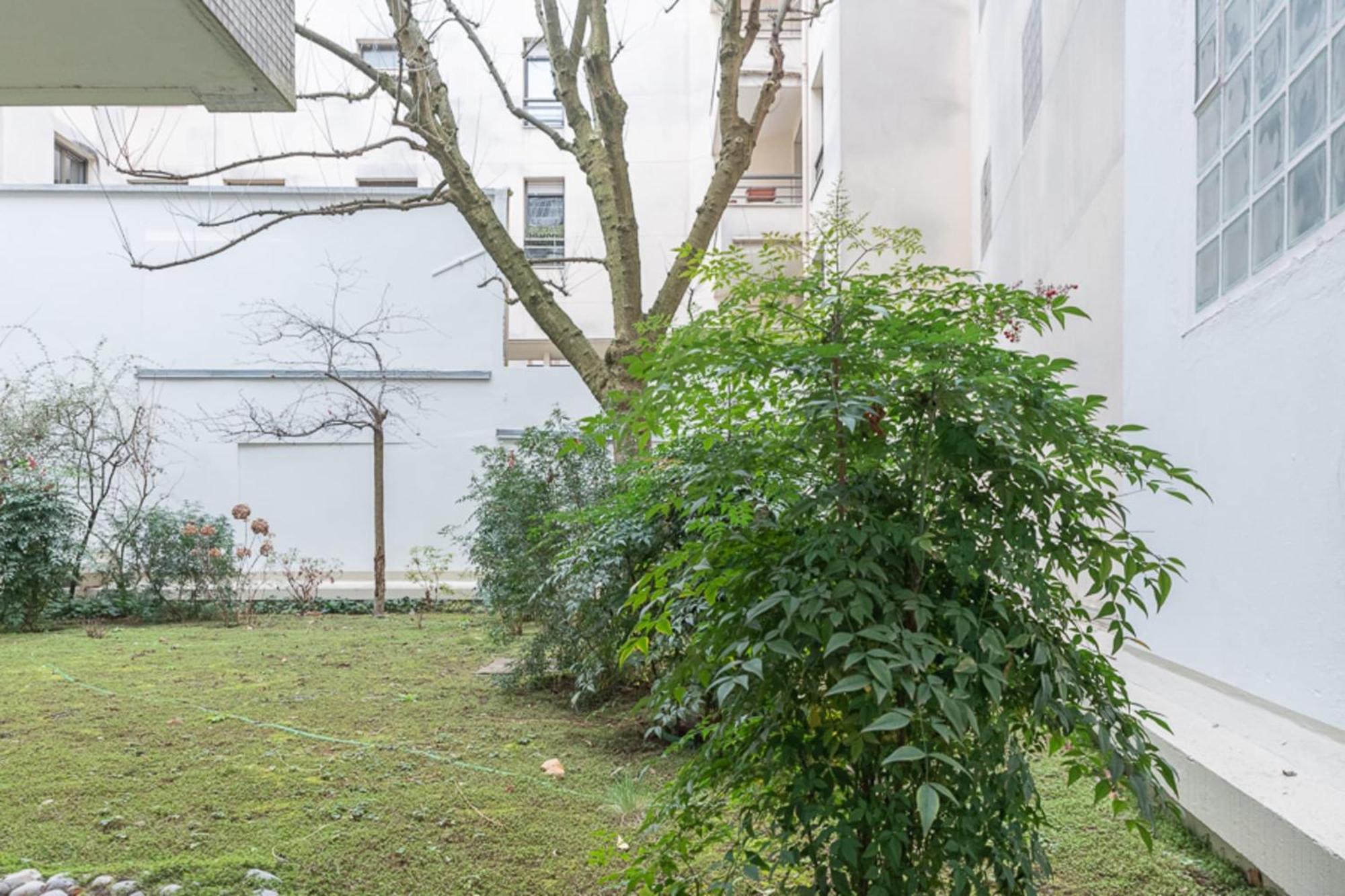Quiet Radiant Studio Overlooking The Garden * Paris