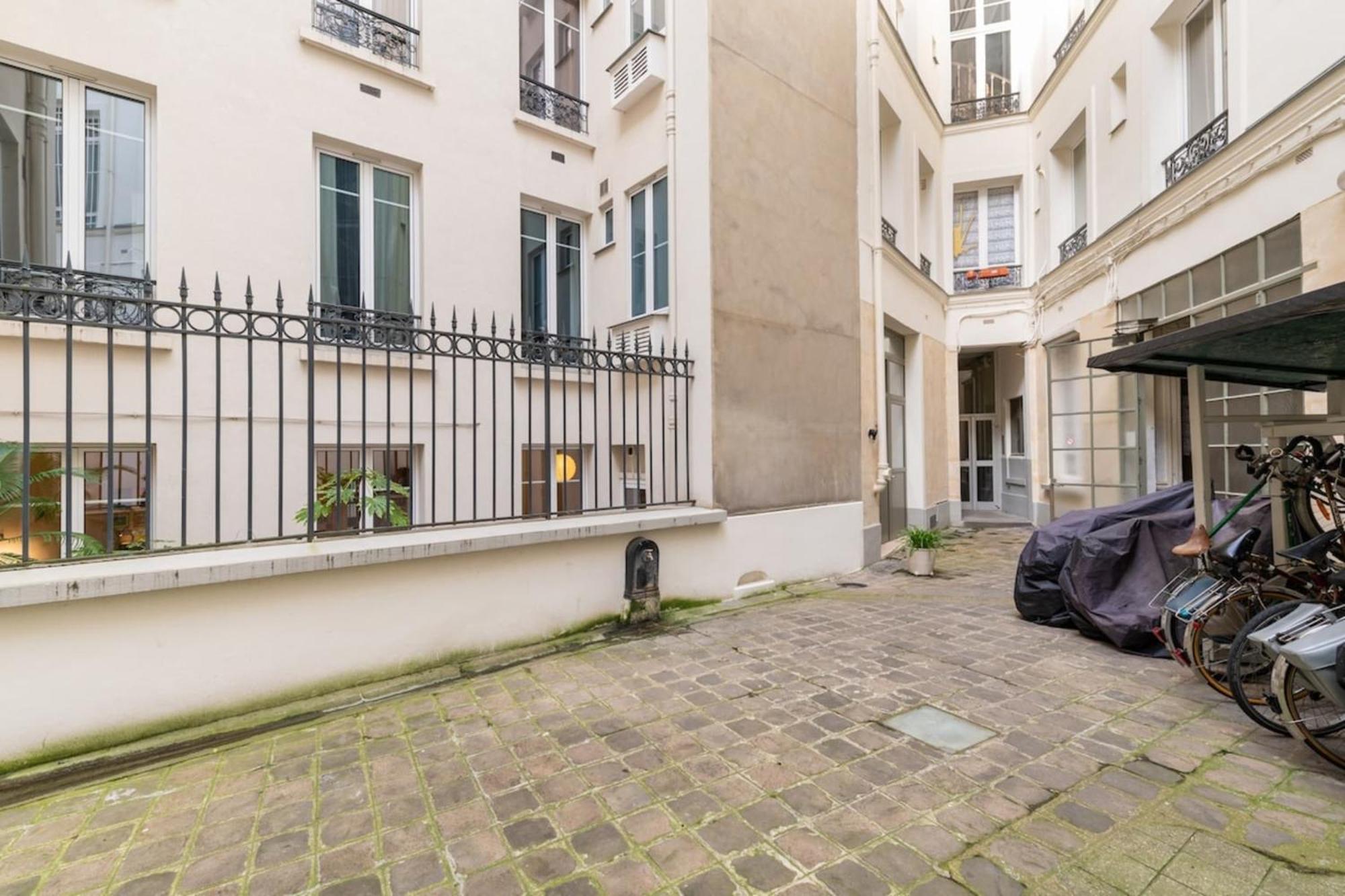 Appartamento Beautiful & Modern 1bd Flat Near Montmartre Parigi