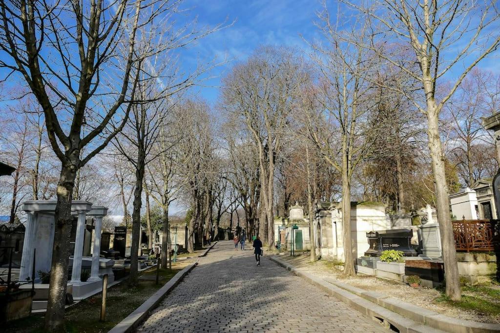 Lumineux Pere Lachaise * Parigi