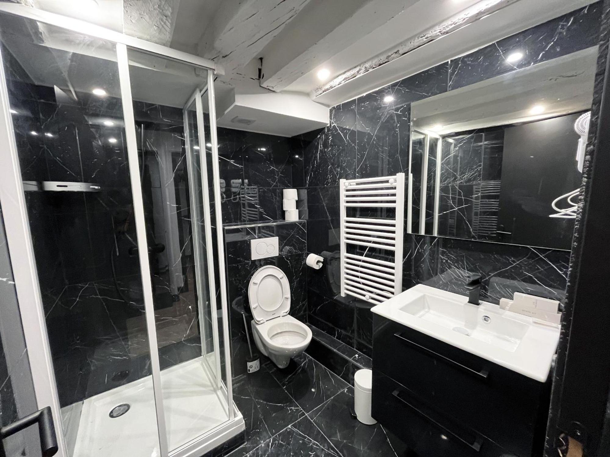 Urban Flat 174 - Vuitton St Denis Apartment Paris