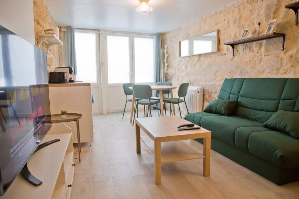 Apartment In The 5th *