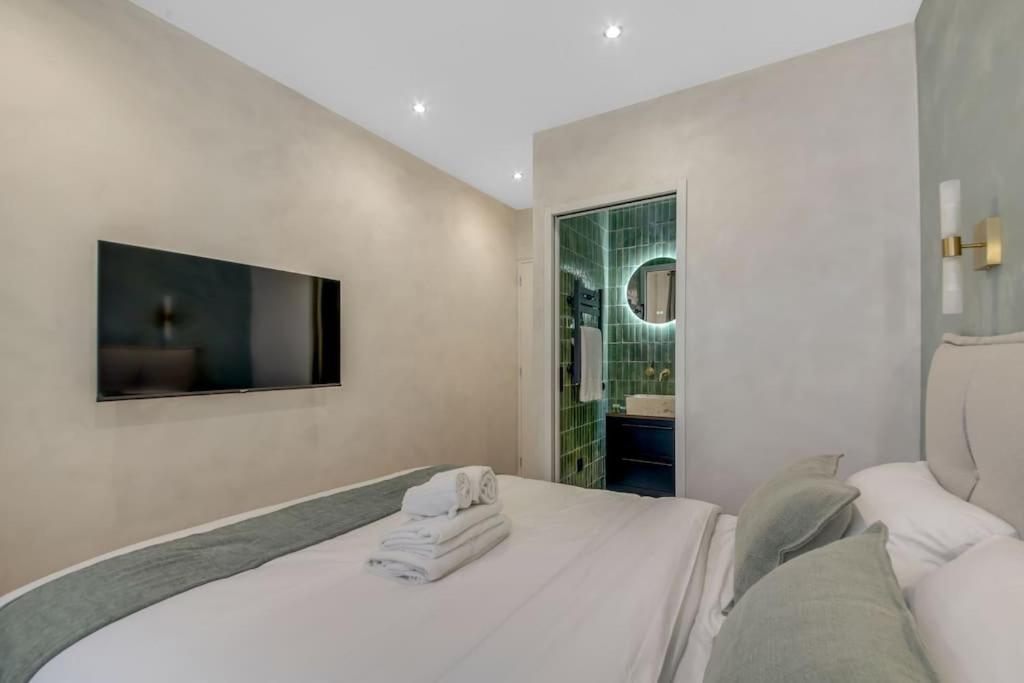 Luxueuse Maisonnette Au Coeur De Batignolles 17eme