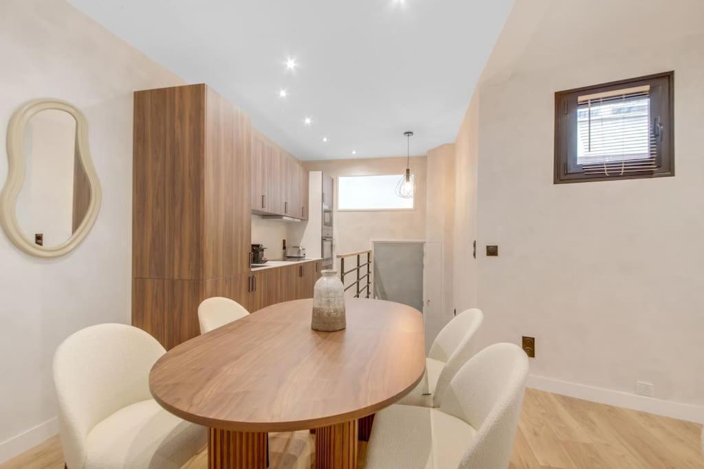 Luxueuse Maisonnette Au Coeur De Batignolles 17eme