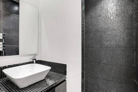 Chic Au Coeur De Montorgueil 2bdr Parigi
