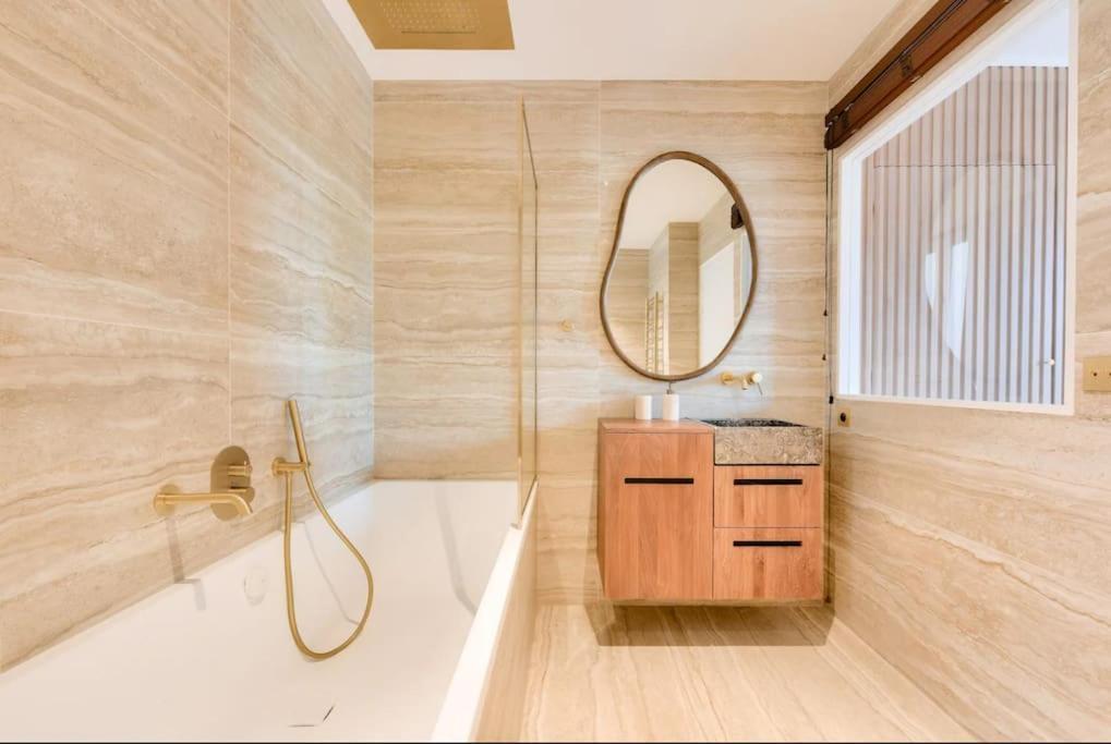 De Luxe Pres Des Champs Elysees Appartamento *