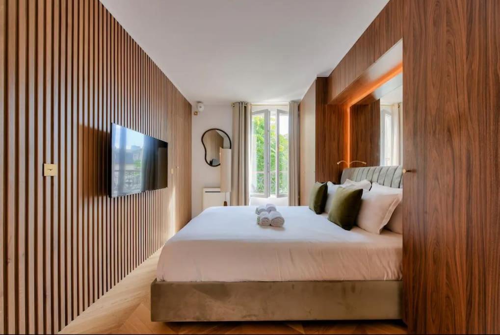 De Luxe Pres Des Champs Elysees Parigi