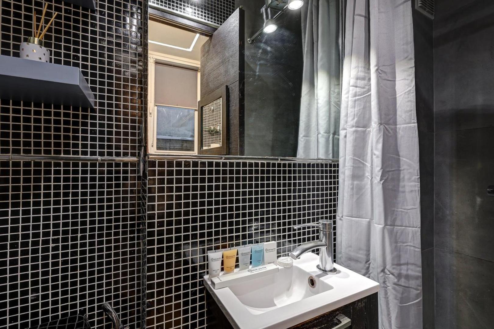 668 Sarah - Superb In Apartment Paris