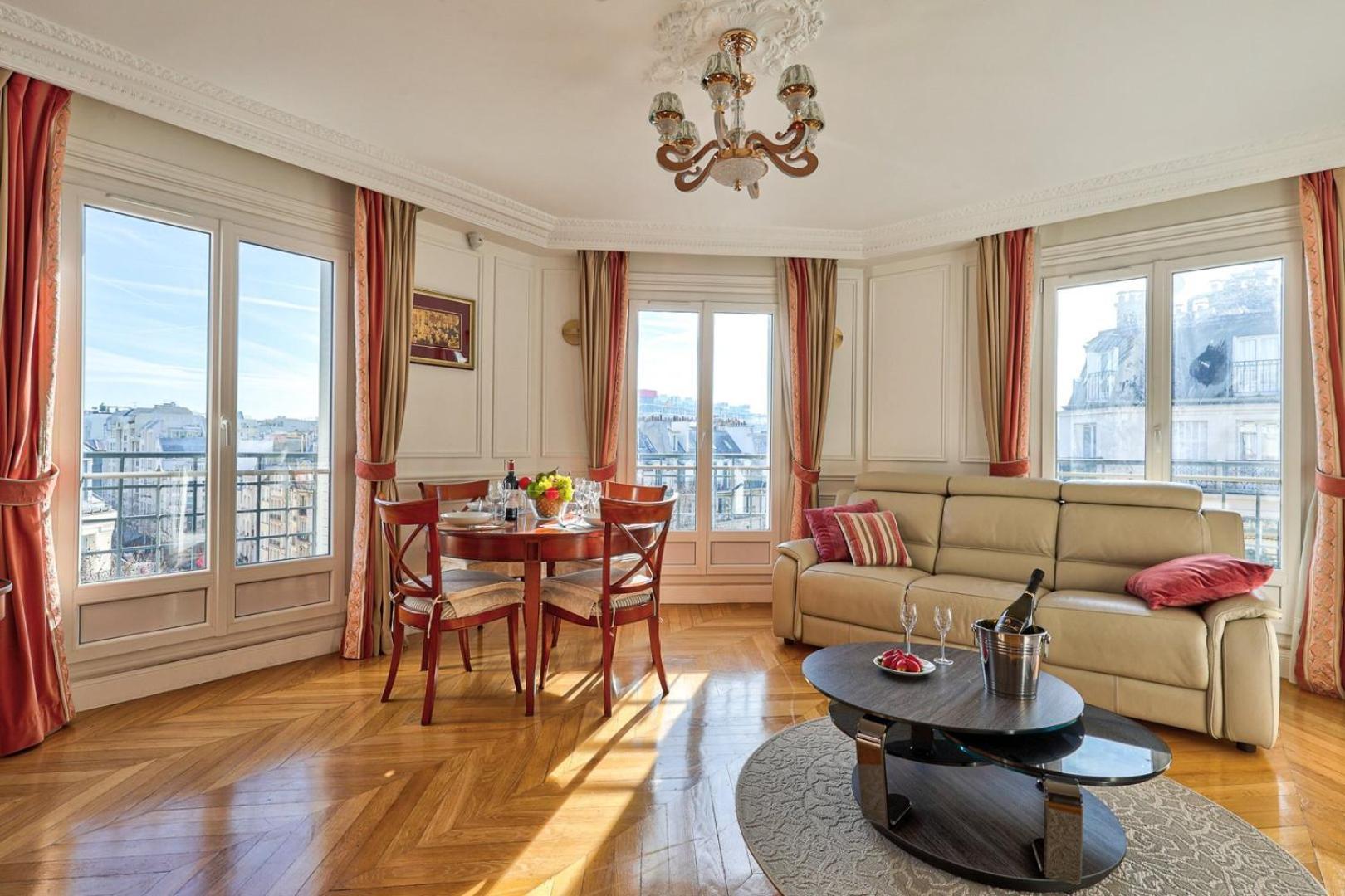 658 Estelle - Luxury Apartment