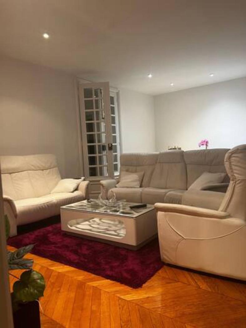Homestay Eiffel Edge Escape 30 M From Eiffel Tower Paris